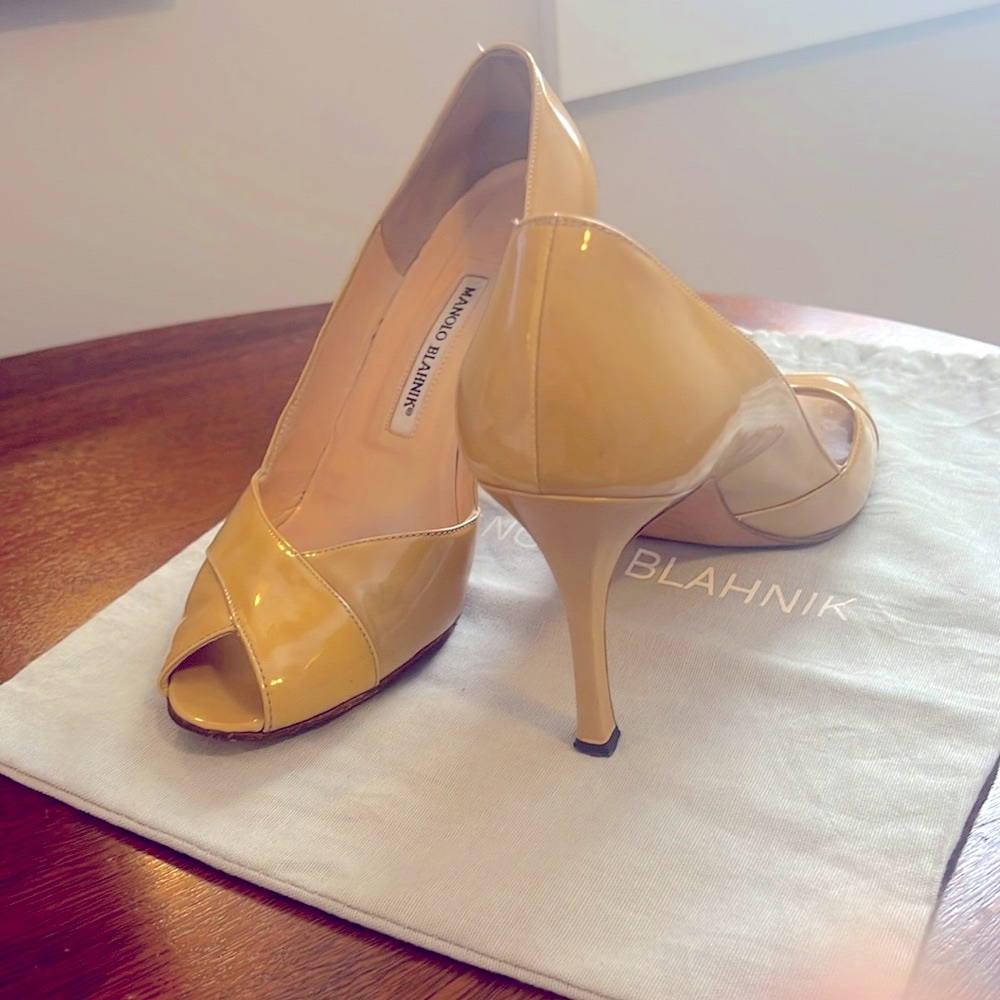 Manolo Blahnik Nude Heels, Size 39.5 - Picture 3 of 9